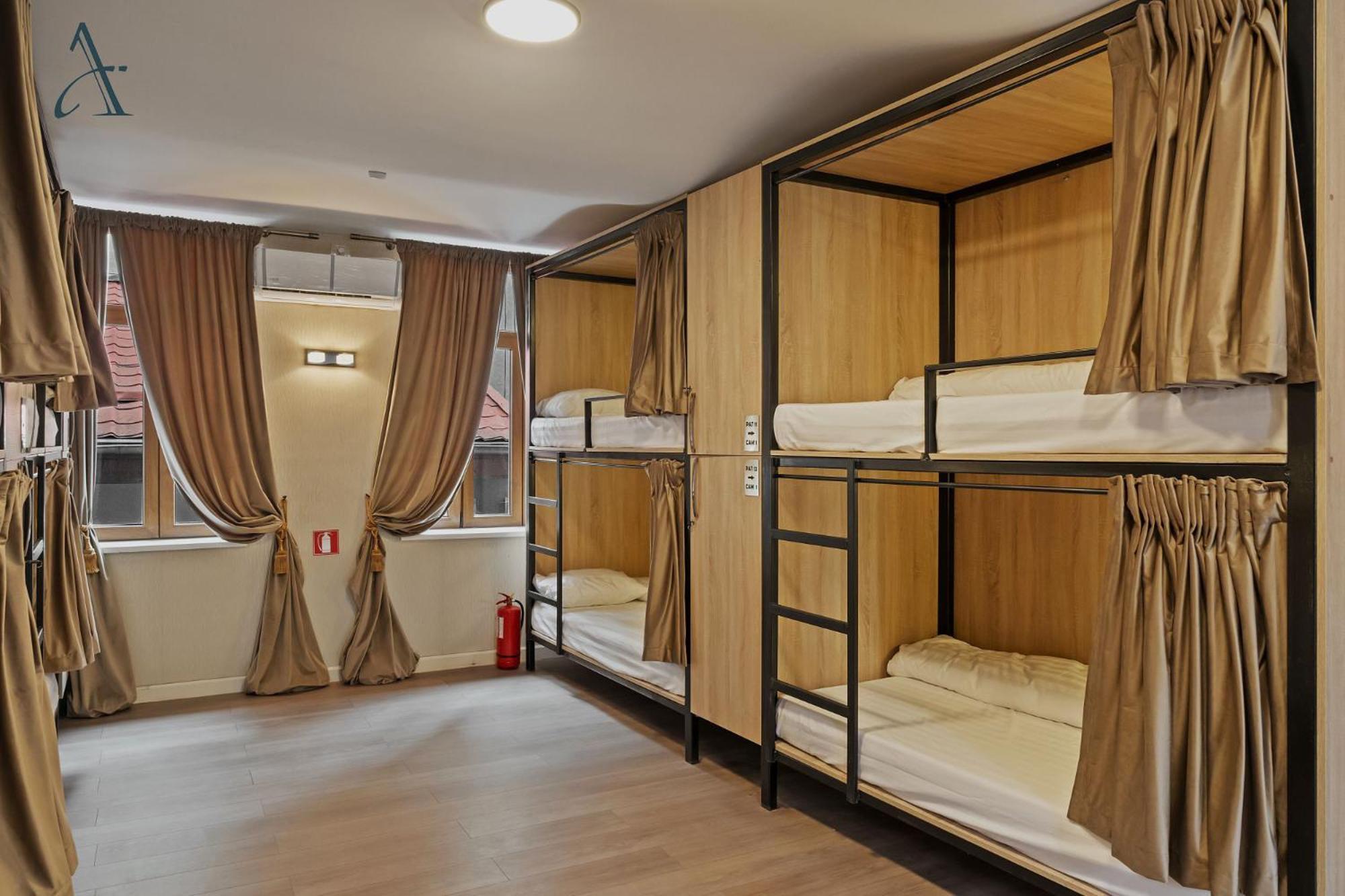 Ramana Garden Hostel - Self-Service Accommodation Bukares Bagian luar foto