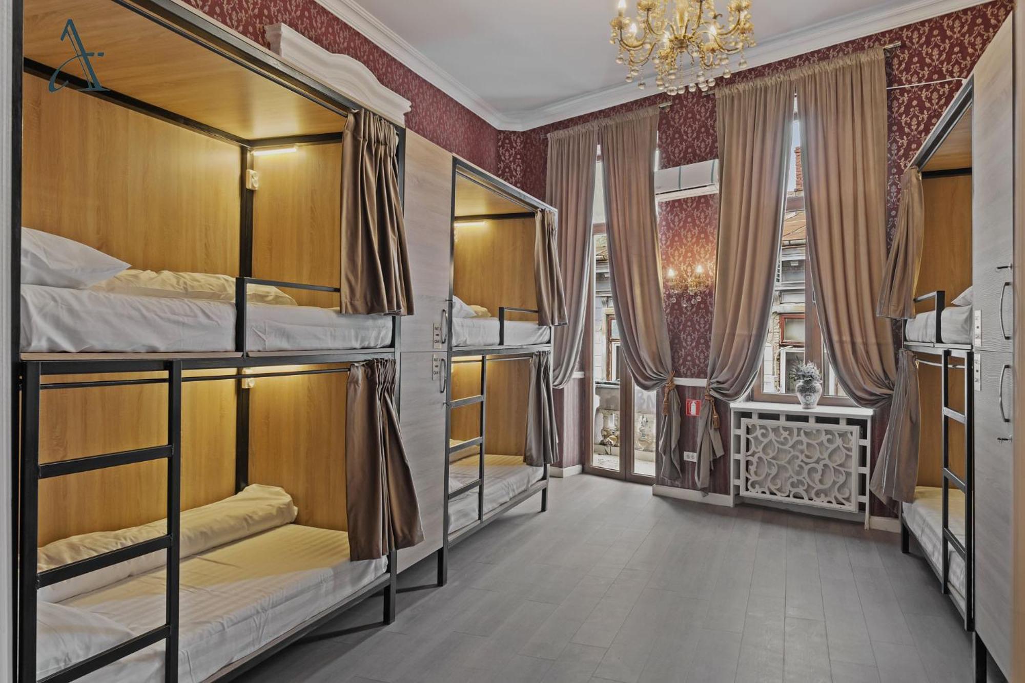 Ramana Garden Hostel - Self-Service Accommodation Bukares Bagian luar foto