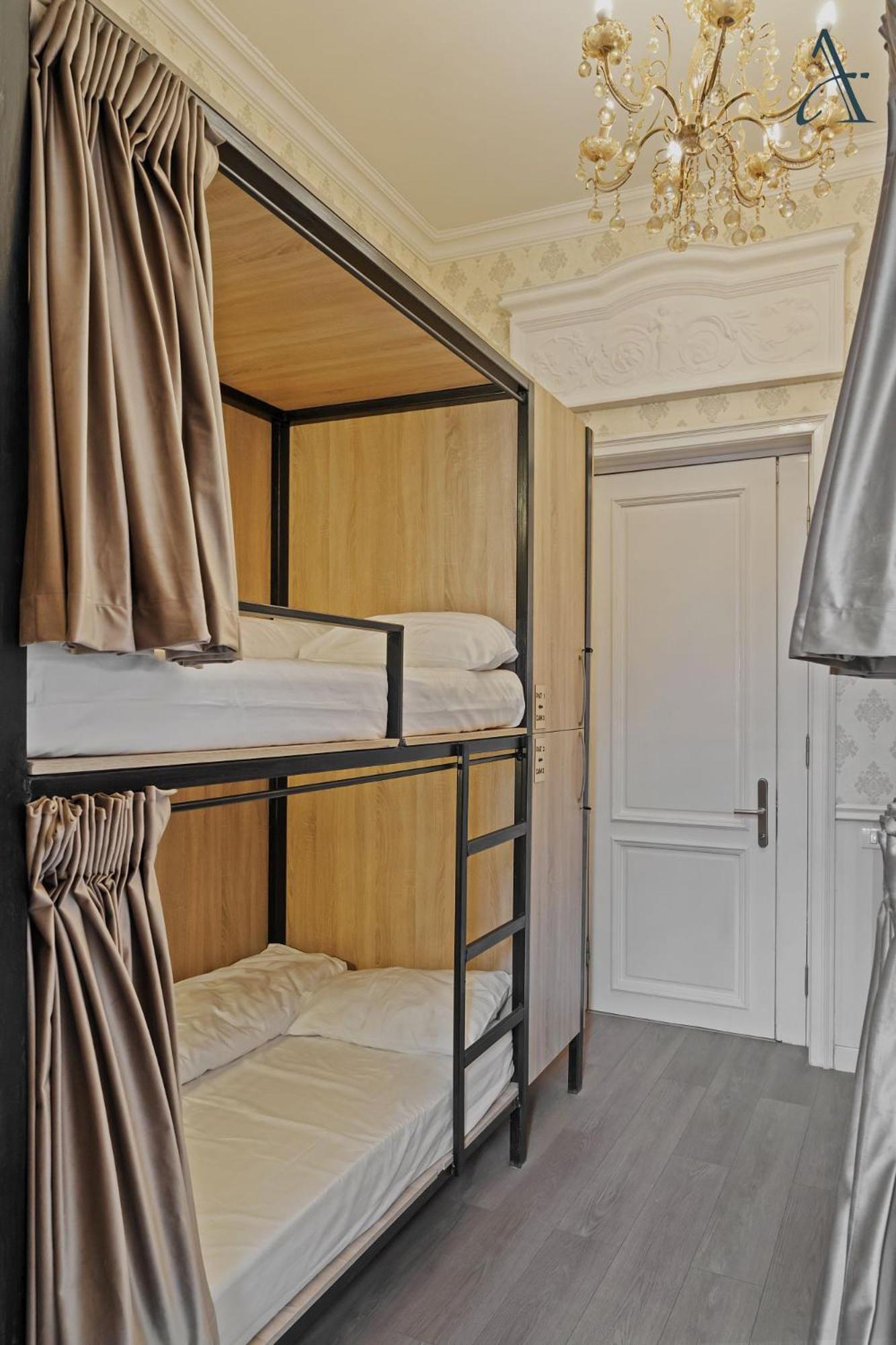 Ramana Garden Hostel - Self-Service Accommodation Bukares Bagian luar foto