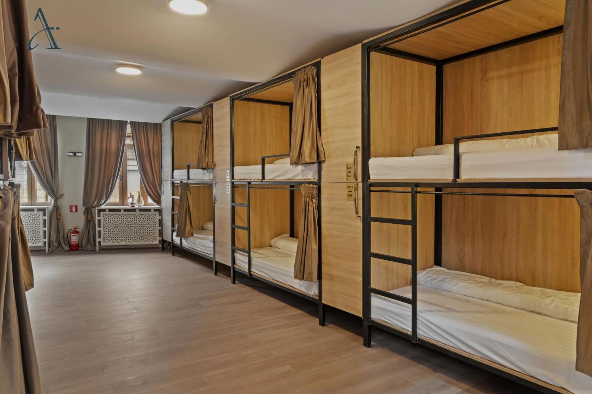 Ramana Garden Hostel - Self-Service Accommodation Bukares Bagian luar foto