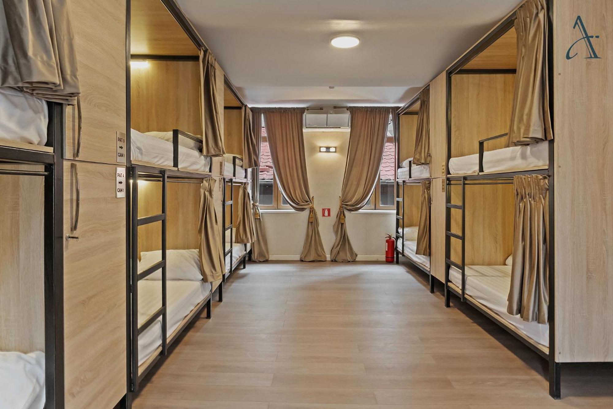 Ramana Garden Hostel - Self-Service Accommodation Bukares Bagian luar foto